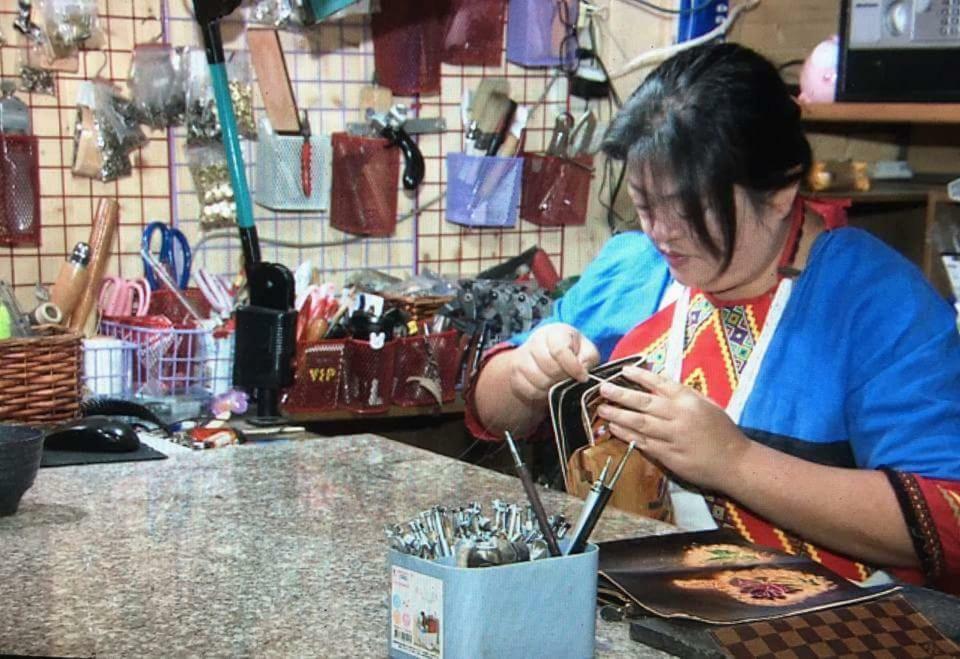 Golden Leather Carving Studio Leye Esterno foto